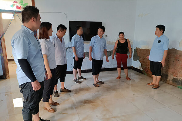 新鄉(xiāng)長城給受災員工送物資