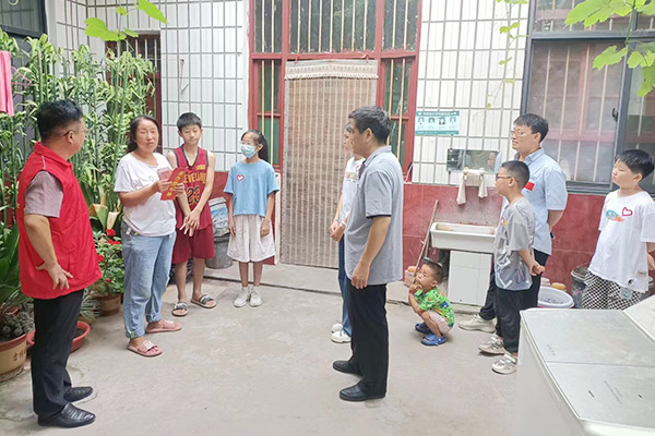 新鄉(xiāng)長城集團愛心家庭攜手輝縣義工“愛心助學，點亮希望”